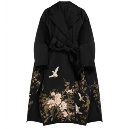 Cocoon coat in satin with embroideries and cape